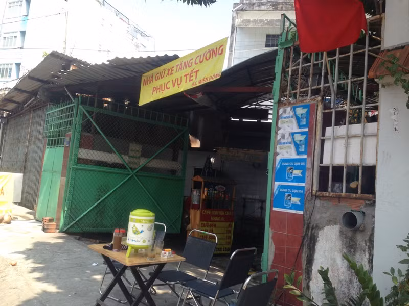 Nở rộ những điểm giữ xe 'tự phát' quanh bến xe Miền Đông ảnh 6