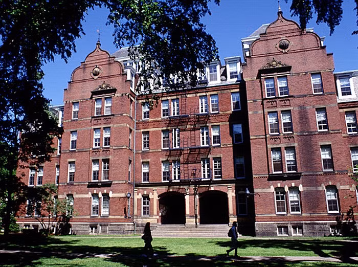 Đại học Harvard là trường đại học tư thục nằm ở thành phố Cambridge, Massachusetts (Mỹ). Đây là đại học lâu đời nhất tại Mỹ. Đại học Harvard gồm 10 trường con. Harvard là trường đứng hàng đầu thế giới