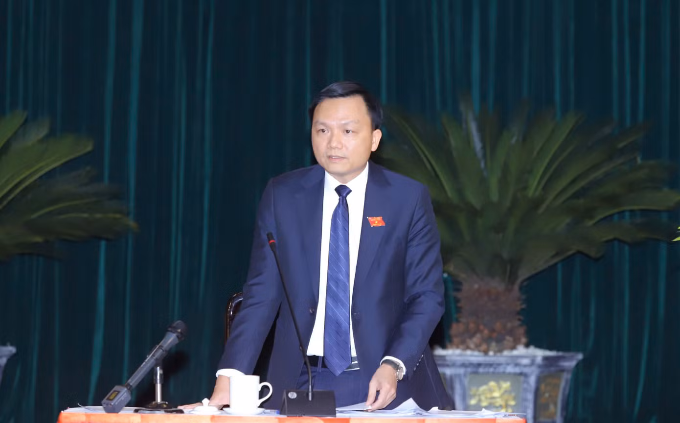 Ông Lê Minh Nghĩa, Giám đốc Sở Kế hoạch và Đầu tư trả lời chất vấn Ông Lê Minh Nghĩa, Giám đốc Sở Kế hoạch và Đầu tư trả lời chất vấn