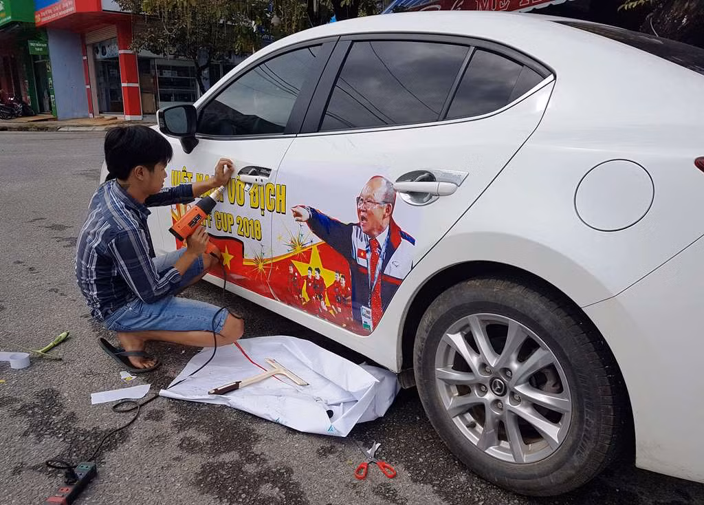 Tiểu thương Quảng Nam 'nhuộm đỏ' chợ để cổ vũ đội tuyển Việt Nam ảnh 5