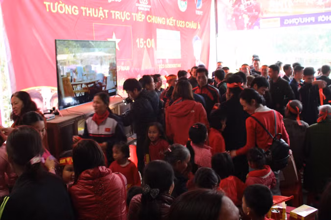 Hai anh em thủ môn Bùi Tiến Dũng thừa hưởng gien đá bóng của bố? ảnh 1