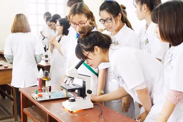 Phần học thực hành tại bệnh viện và các cơ sở ngoài trường sẽ thông báo cụ thể sau. Ảnh minh họa từ Internet