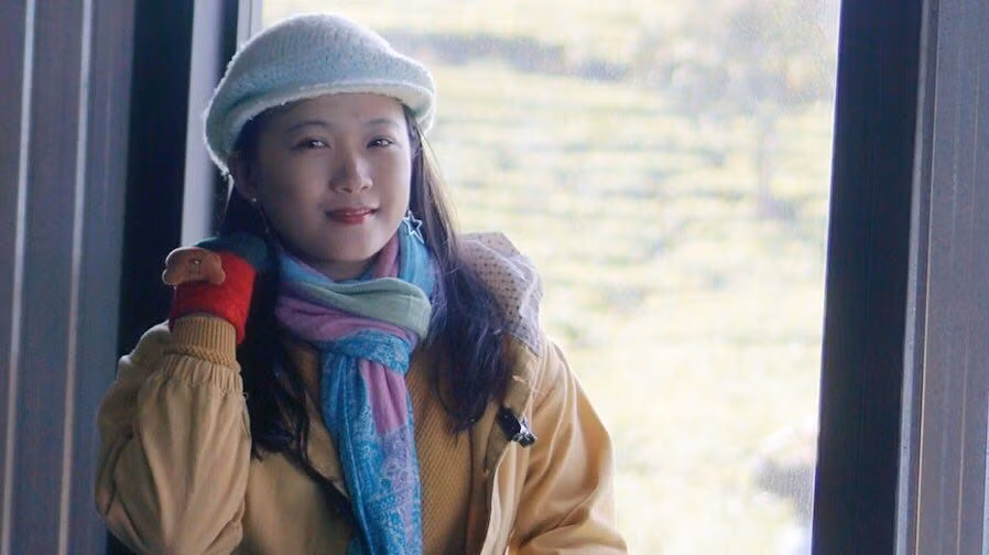 Cô Nhàn Thanh gửi gắm "Teen 2K4 đừng lo lắng quá về “cơn địa chấn” vừa qua, hãy dành thêm thời gian để chăm sóc và rèn luyện sức khoẻ.” Ảnh: NVCC. Cô Nhàn Thanh gửi gắm "Teen 2K4 đừng lo lắng quá về “cơn địa chấn” vừa qua, hãy dành thêm thời gian để chăm sóc và rèn luyện sức khoẻ.” Ảnh: NVCC.