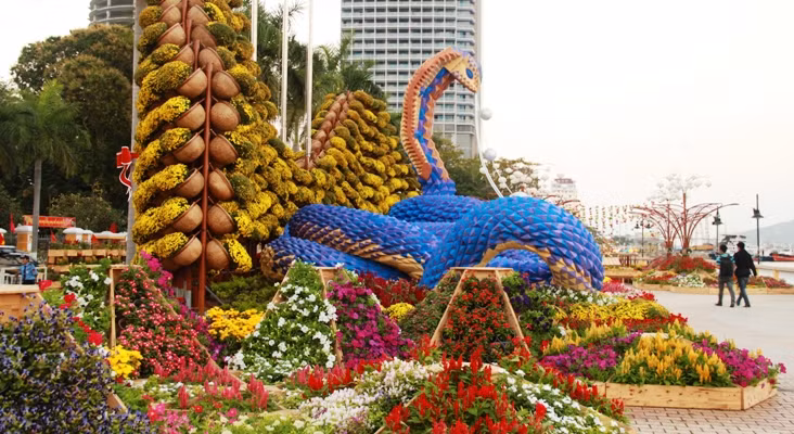 . Rắn nhả ngọc