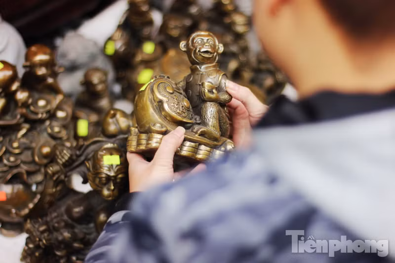 Tượng đồng Hầu Vương giá 18 triệu phục vụ đại gia Hà thành ảnh 5