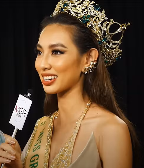 Câu hỏi phụ của Thùy Tiên là vì sao bạn xứng đáng với vương miện, cô đã nhắc lại tiêu chí của cuộc thi là tìm ra một người sẵn sàng làm việc chăm chỉ và khẳng định mình đã sẵn sàng.