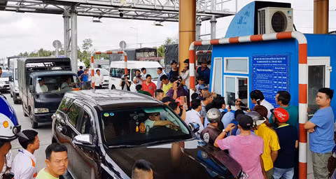 Trạm thu phí BOT Sóc Trăng lại 'dậy sóng' lúc sáng sớm ảnh 5