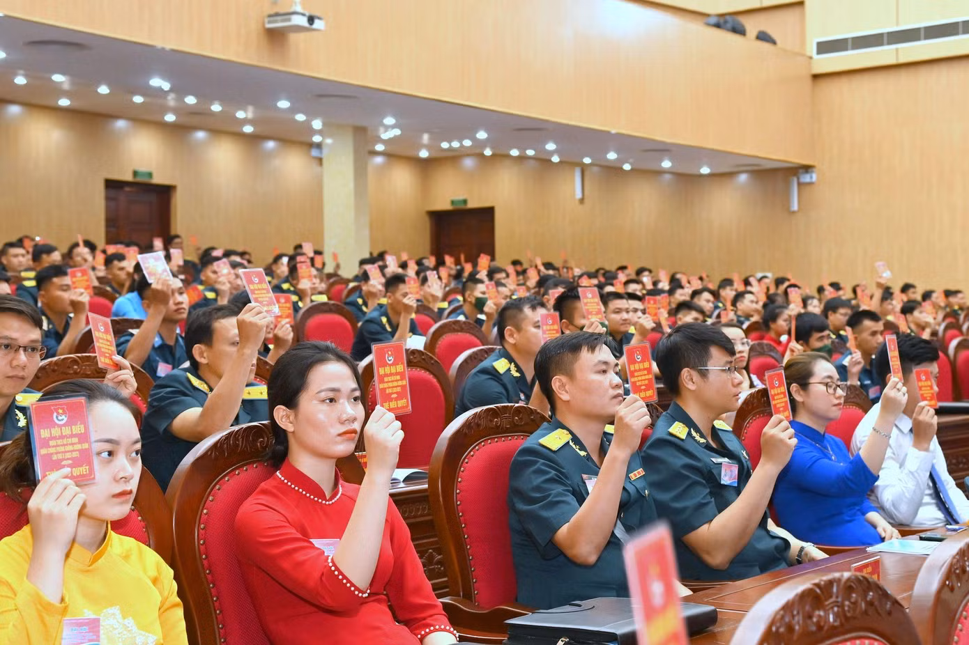 Trong số 274 đại biểu tham gia ĐH, có 24 đại biểu nữ; 233 đại biểu là đảng viên; 14 đại biểu là người dân tộc thiểu số; độ tuổi trung bình của đại biểu là 30,5 tuổi, đại biểu trẻ nhất 19 tuổi.