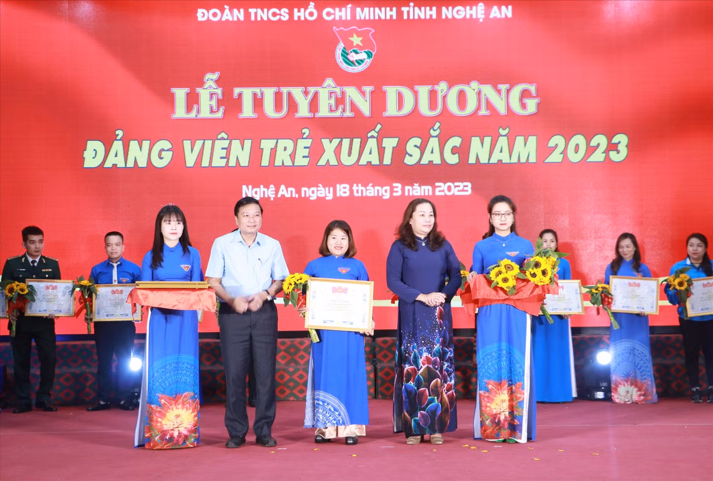 Nguyễn Thị Châu Anh được Tỉnh Đoàn Nghệ An tặng Bằng khen Đảng viên trẻ xuất sắc năm 2023 Nguyễn Thị Châu Anh được Tỉnh Đoàn Nghệ An tặng Bằng khen Đảng viên trẻ xuất sắc năm 2023