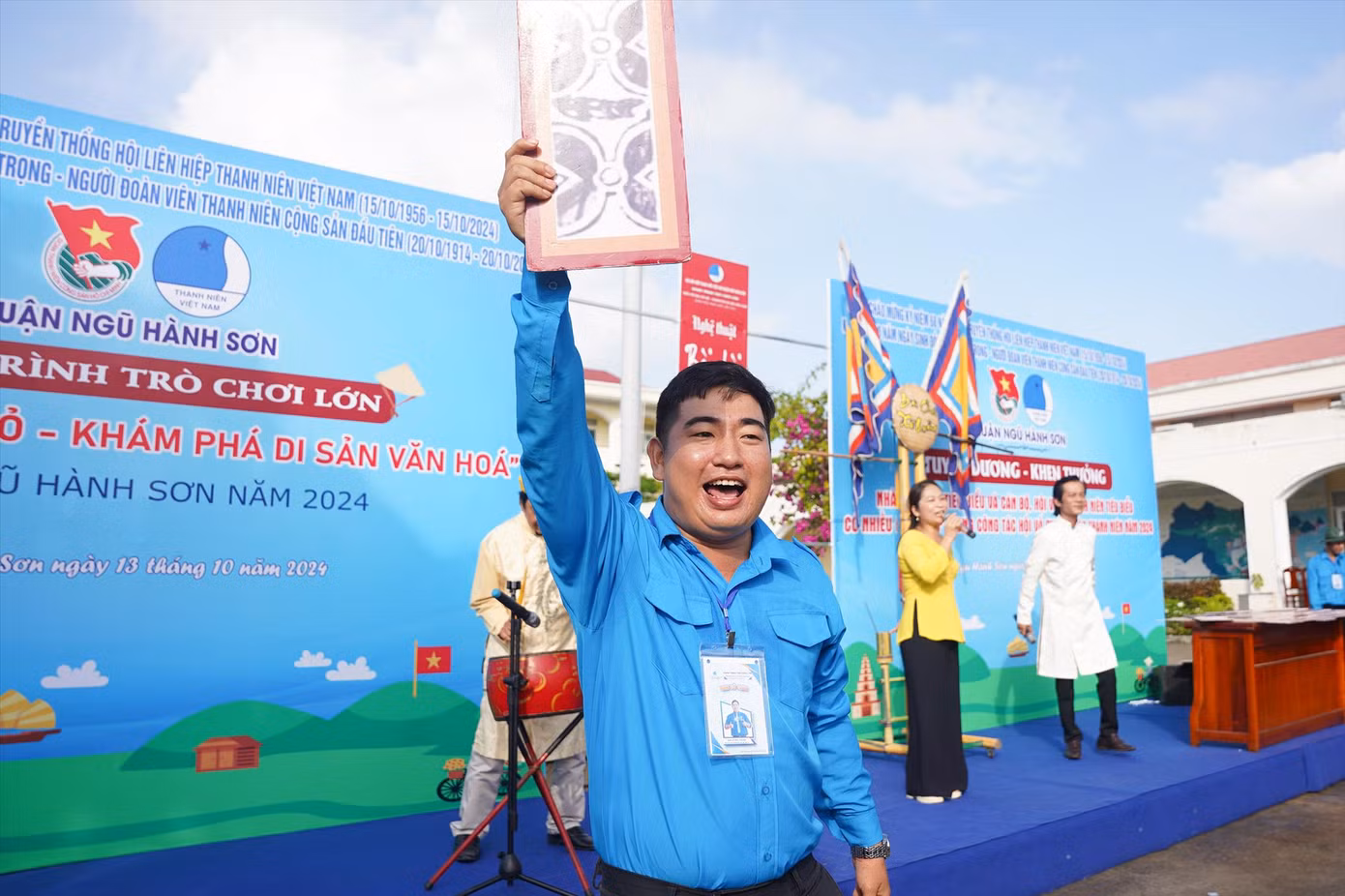 Sân khấu hô hát bài chòi lần đầu được mang vào trò chơi lớnẢnh: Giang Thanh