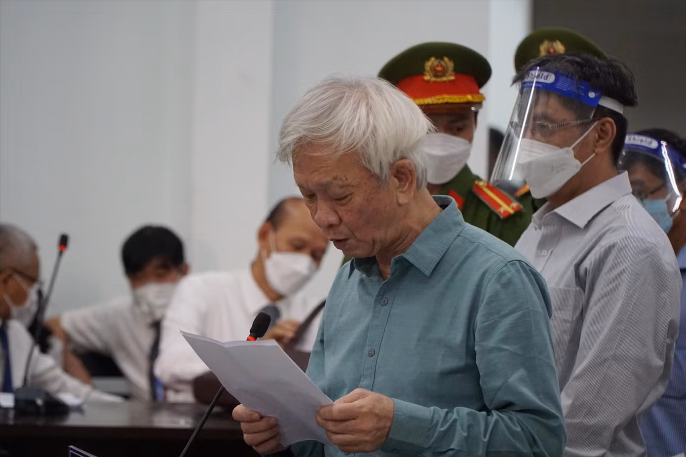 Bị cáo Nguyễn Chiến Thắng đọc lời sau cùng trước khi toà nghị án - Ảnh CÔNG HOAN Bị cáo Nguyễn Chiến Thắng đọc lời sau cùng trước khi toà nghị án - Ảnh CÔNG HOAN