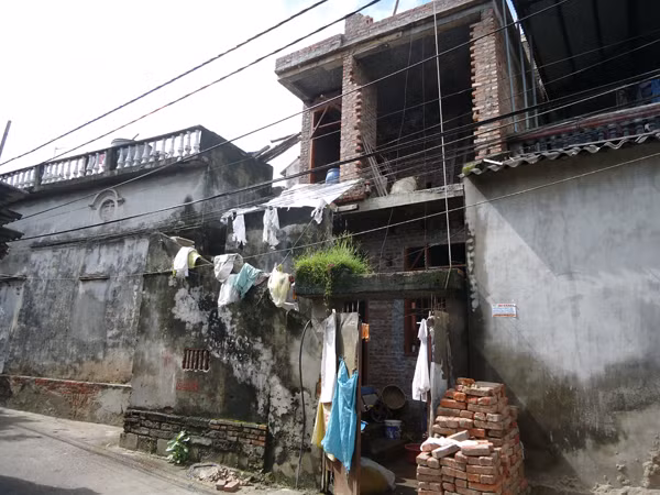 Chính quyền chịu thua với nhà không phép