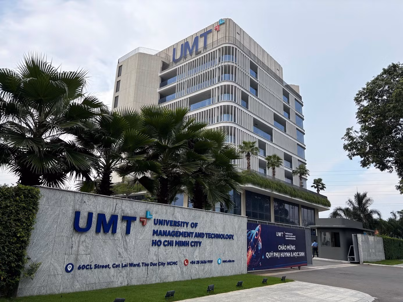 ĐH Quản lý và Công nghệ TPHCM.