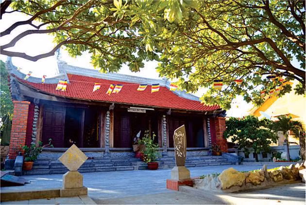 Chùa Sinh Tồn. Ảnh Lê Thao - Bá Ngọc. Chùa Sinh Tồn. Ảnh Lê Thao - Bá Ngọc