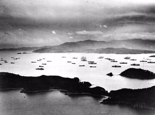 Hàng loạt tàu cập bến tại cảng Wonsan hôm 26 tháng 10 năm 1950 