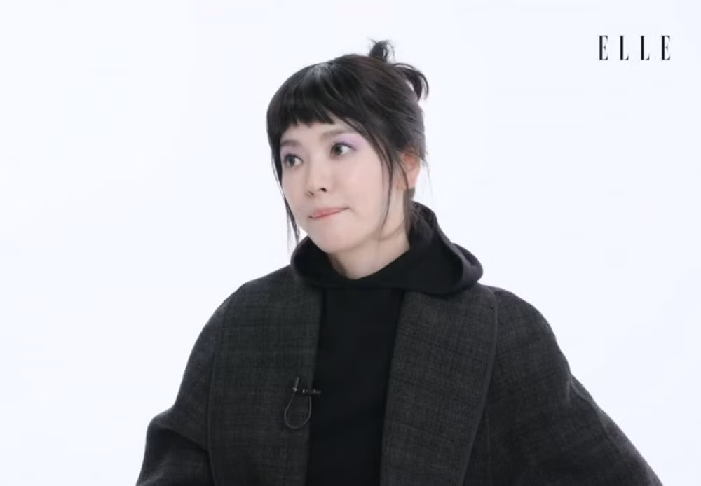 Song Hye Kyo trẻ trung, dễ thương với kiểu tóc mái ngố. Ảnh: Elle. Song Hye Kyo trẻ trung, dễ thương với kiểu tóc mái ngố. Ảnh: Elle.