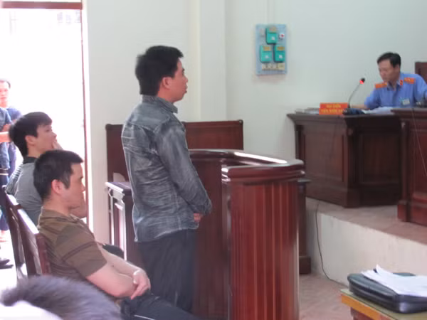 Ba bị cáo từng là công an hầu toà