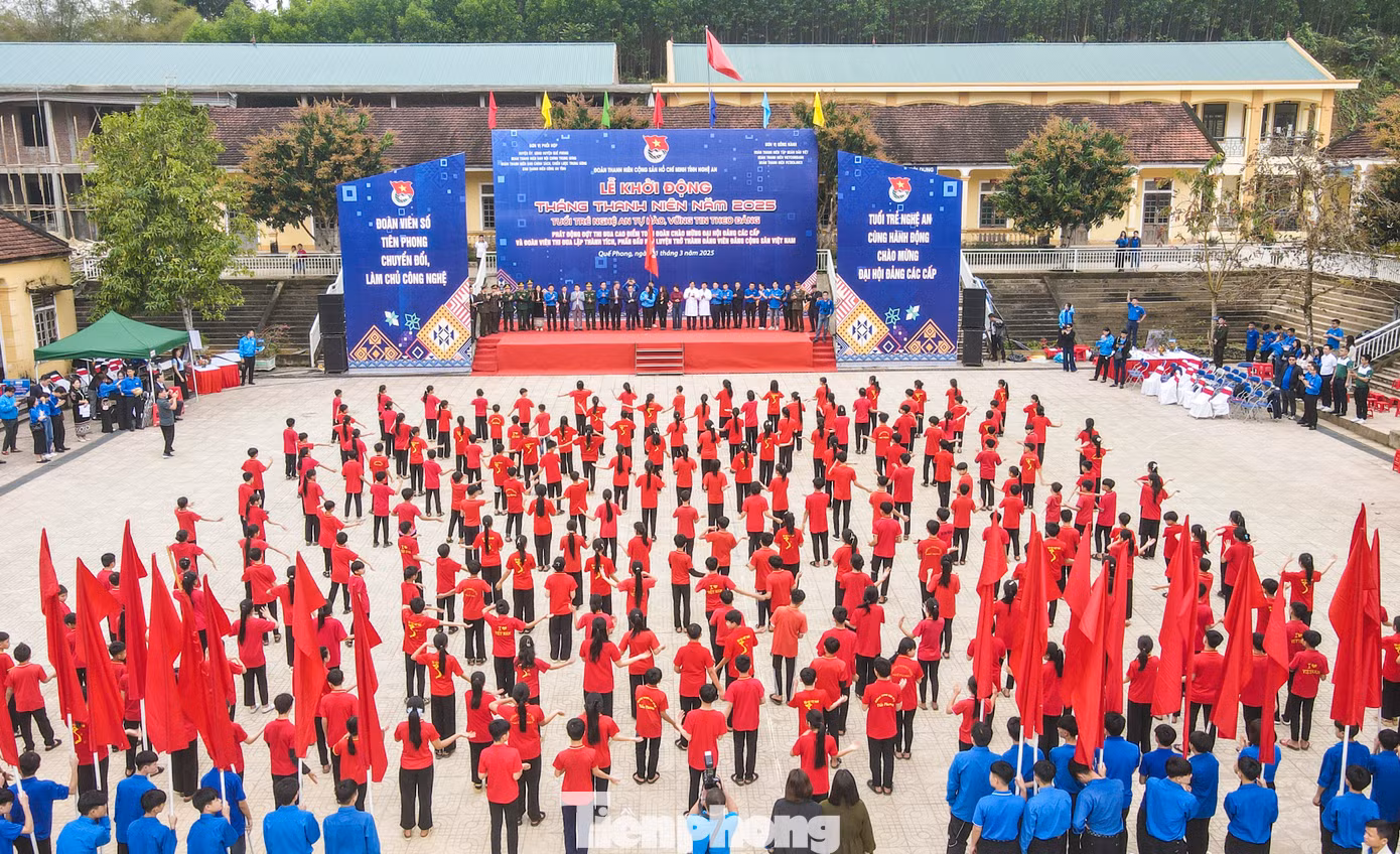 Sáng 1/3, tại Trường PTDT bán trú tiểu học và THCS Hạnh Dịch ở xã Hạnh Dịch, huyện Quế Phong (Nghệ An), Tỉnh Đoàn Nghệ An tổ chức Lễ khởi động Tháng Thanh niên 2025. Ảnh: Phạm Trường.