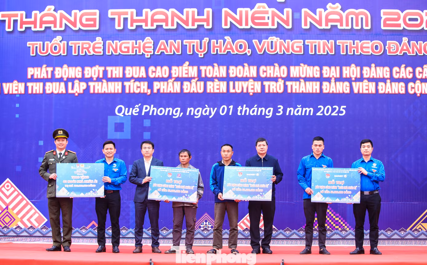 Tại lễ khởi động, nhiều hoạt động ý nghĩa đã diễn ra như hưởng ứng phong trào thi đua cả nước chung tay xóa nhà tạm, nhà dột nát do Thủ tướng Chính phủ phát động, Đoàn thanh niên Tập đoàn Bảo Việt Việt Nam đã hỗ trợ 2 căn nhà và Đoàn Thanh niên Tập đoàn Dầu khí Việt Nam hỗ trợ xây dựng 1 căn nhà cho người dân có hoàn cảnh khó khăn có nhu cầu xây dựng nhà ở trên địa bàn huyện Quế Phong. Mỗi căn nhà trị giá 50 triệu đồng. Ban Thanh niên Công an tỉnh cũng trao tặng 3 căn nhà tổng trị giá 180 triệu đồng cùng nhiều phần quà, hiện vật khác.