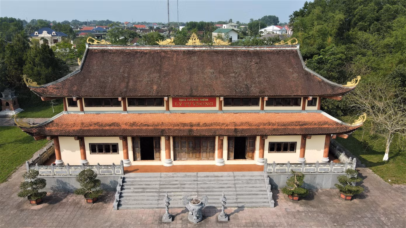 Năm 2011, hài cốt Anh hùng Lý Tự Trọng được tìm thấy tại TP.HCM rồi chuyển về quê nhà Hà Tĩnh. Nơi vị anh hùng an nghỉ nay được xây dựng thành Khu tưởng niệm linh thiêng, trang nghiêm. Năm 2011, hài cốt Anh hùng Lý Tự Trọng được tìm thấy tại TP.HCM rồi chuyển về quê nhà Hà Tĩnh. Nơi vị anh hùng an nghỉ nay được xây dựng thành Khu tưởng niệm linh thiêng, trang nghiêm.