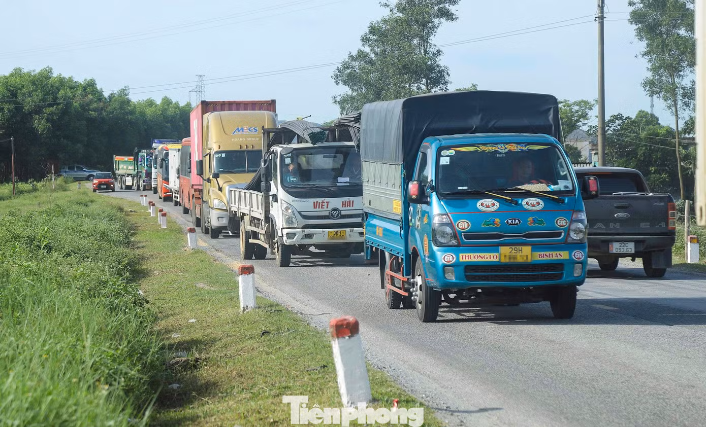 Quốc lộ 12C là một trong những tuyến giao thông kết nối trung tâm thị xã Kỳ Anh với các địa phương vùng thượng của huyện Kỳ Anh. Ngoài phương tiện ra vào cao tốc, còn có xe đầu kéo chở hàng hóa di chuyển từ Cửa khẩu Quốc tế Cha Lo về Khu kinh tế Vũng Áng.