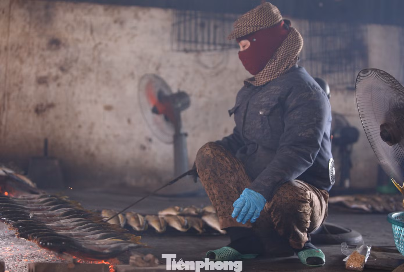 Cá sẽ được nướng bằng than củi, không thêm gia vị, phụ phẩm nên thơm ngon, sạch sẽ.