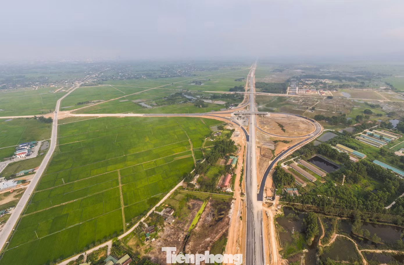 Nút giao Tỉnh lộ 550 trên cao tốc Bãi Vọt – Hàm Nghi đã sẵn sàng cho ngày thông xe. Nút giao Tỉnh lộ 550 trên cao tốc Bãi Vọt – Hàm Nghi đã sẵn sàng cho ngày thông xe.
