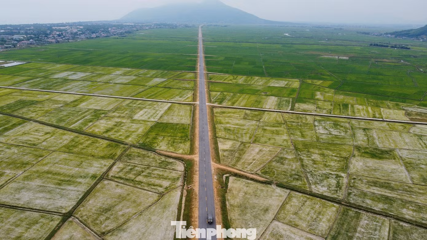 Tuyến đường ven biển Xuân Hội-Thạch Khê-Vũng Áng (còn gọi là Tỉnh lộ 547) là một trong những tuyến giao thông trục dọc, trọng điểm của Hà Tĩnh. Tuyến đường ven biển Xuân Hội-Thạch Khê-Vũng Áng (còn gọi là Tỉnh lộ 547) là một trong những tuyến giao thông trục dọc, trọng điểm của Hà Tĩnh.