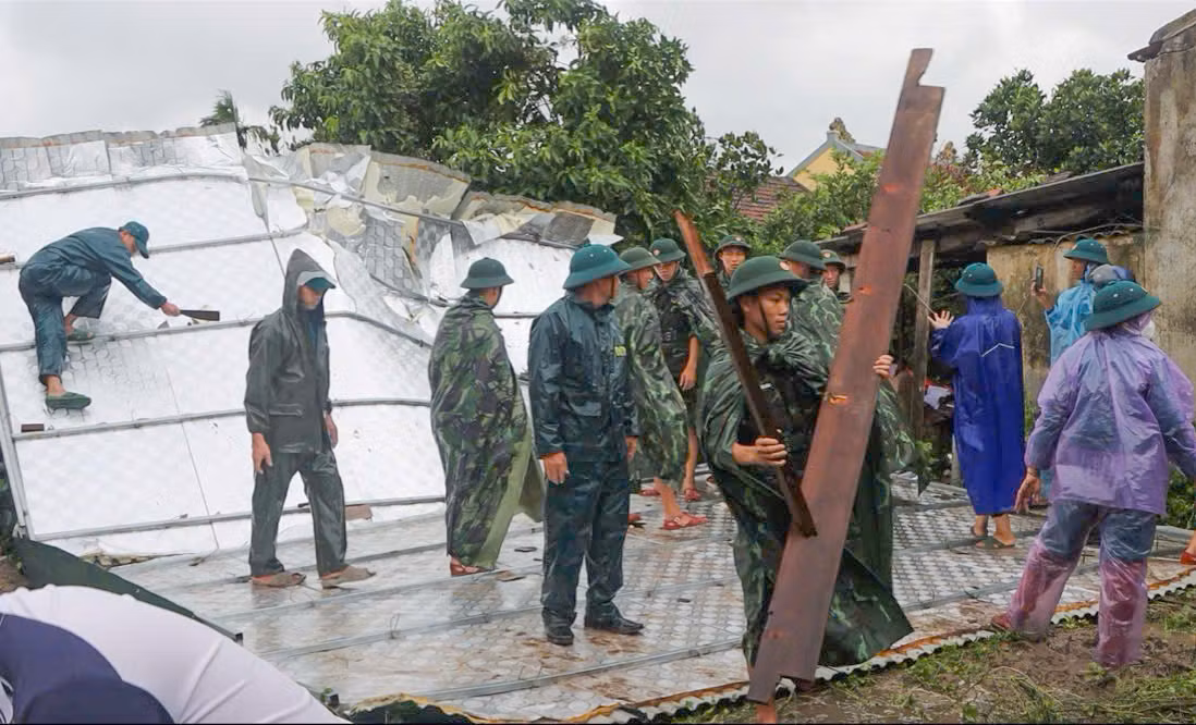 Hà Tĩnh đang mưa lớn do ảnh hưởng của bão số 1 (Wutip). Hà Tĩnh đang mưa lớn do ảnh hưởng của bão số 1 (Wutip).