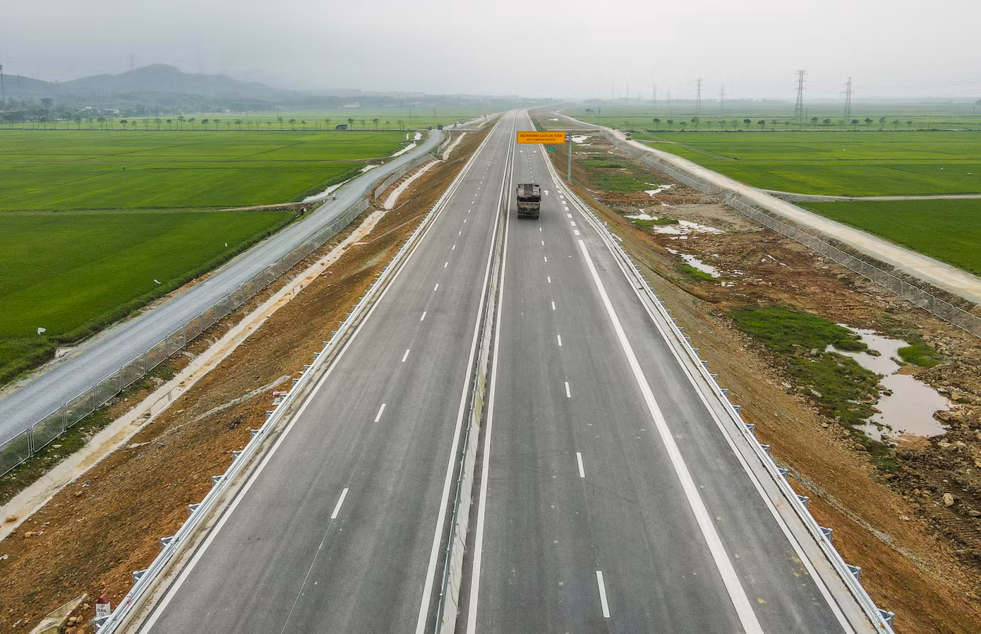 Hơn 2 năm thi công, dự án cao tốc Bãi Vọt - Hàm Nghi và Hàm Nghi - Vũng Áng qua Hà Tĩnh đã hoàn thành, đưa vào khai thác vào cuối tháng 4 này.