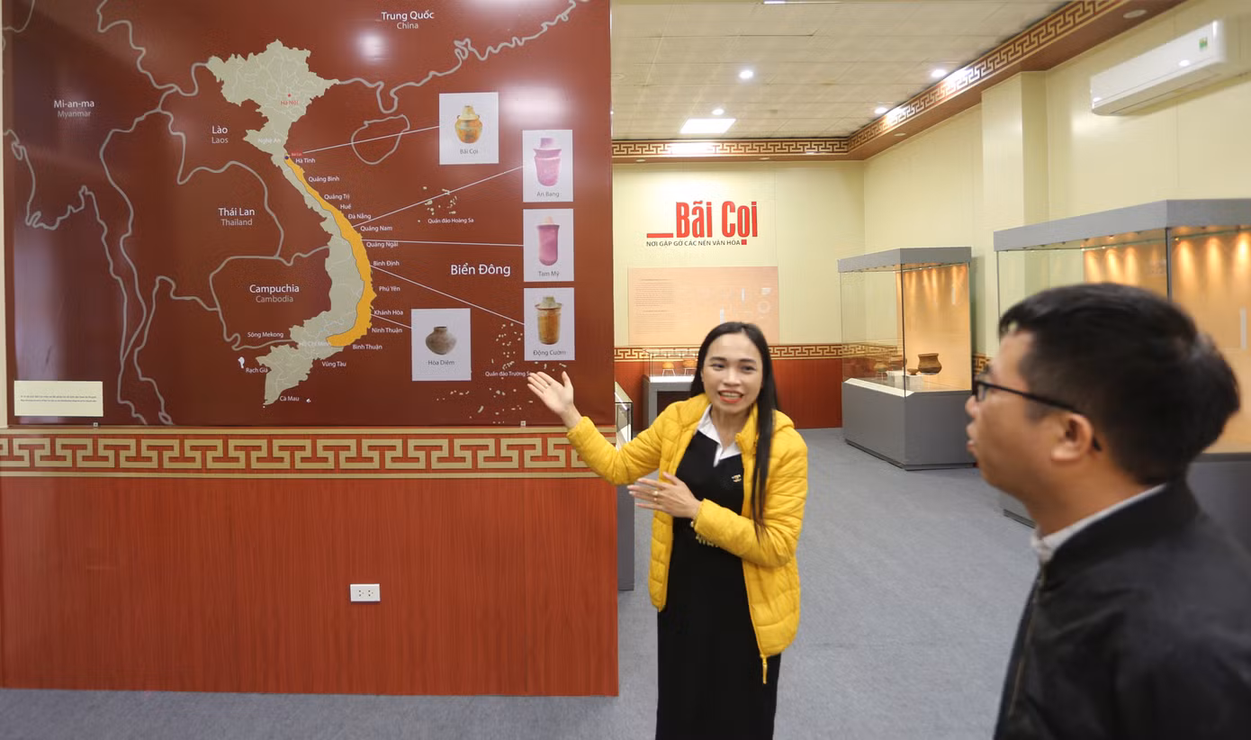 Với gần 100 hiện vật, tư liệu, hình ảnh, trưng bày giới thiệu 3 chủ đề chính: Bãi Cọi - Hành trình khám phá; Bãi Cọi - Nơi gặp gỡ các nền văn hóa và Hợp tác Quốc tế sẽ giới thiệu đến công chúng các nghiên cứu được tìm thấy. Qua đó, có ý nghĩa trong việc nghiên cứu giai đoạn Sơ sử Việt Nam khi hội tụ những đặc trưng và mối giao lưu ảnh hưởng qua lại của cả hai nền văn hoá Đông Sơn và Sa Huỳnh nổi tiếng trong lịch sử dân tộc.
