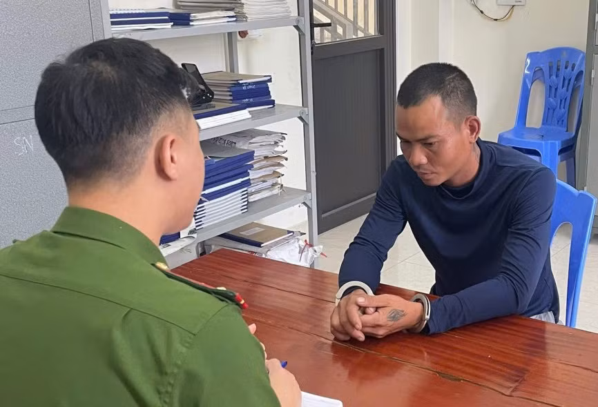 Nguyễn Văn Hảo tại cơ quan công an. Nguyễn Văn Hảo tại cơ quan công an.