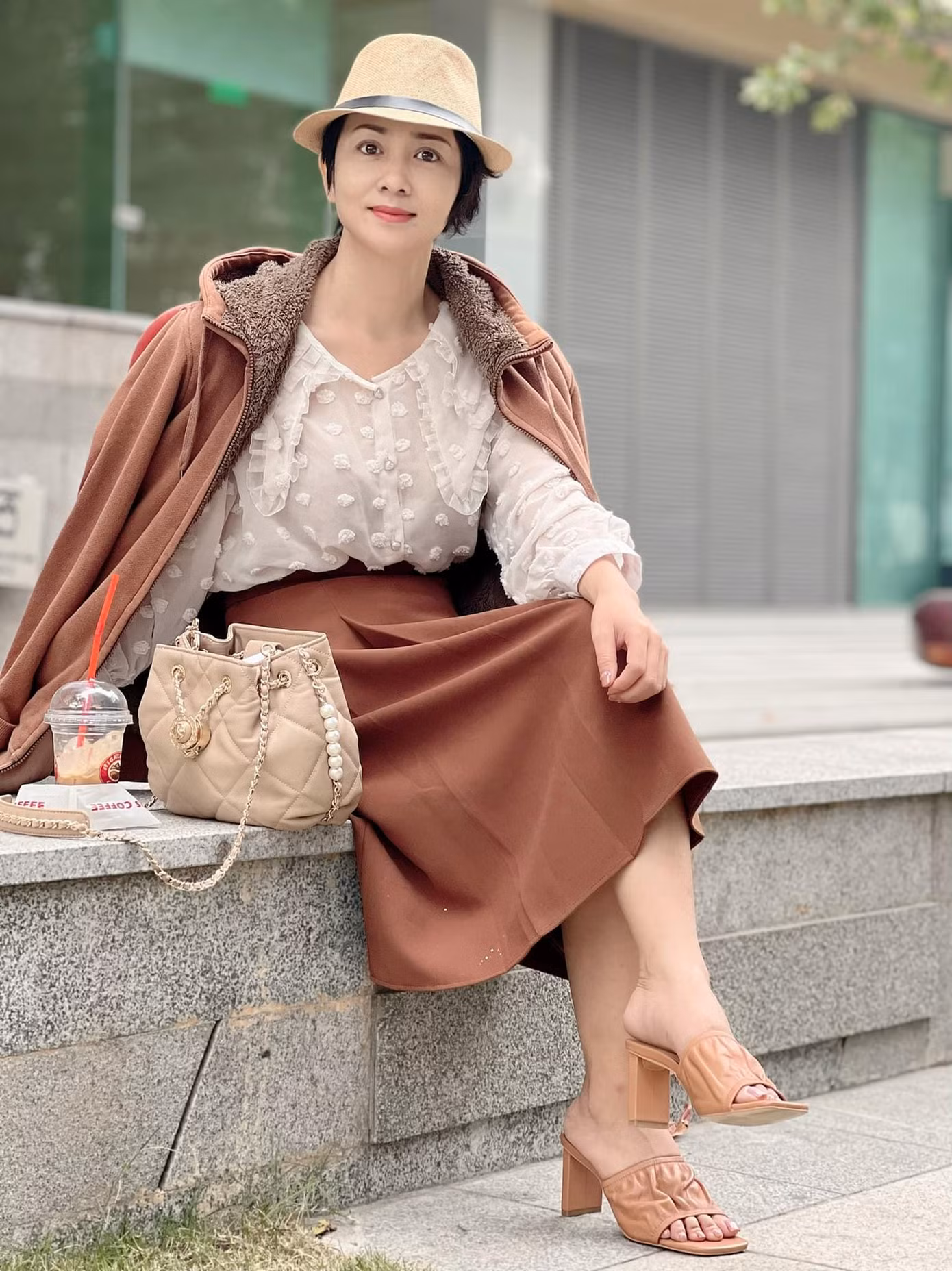 Giành được nhiều vinh quang trong sự nghiệp nhưng đời tư của Thúy Hiền lại trải qua không ít gập ghềnh. Giành được nhiều vinh quang trong sự nghiệp nhưng đời tư của Thúy Hiền lại trải qua không ít gập ghềnh.