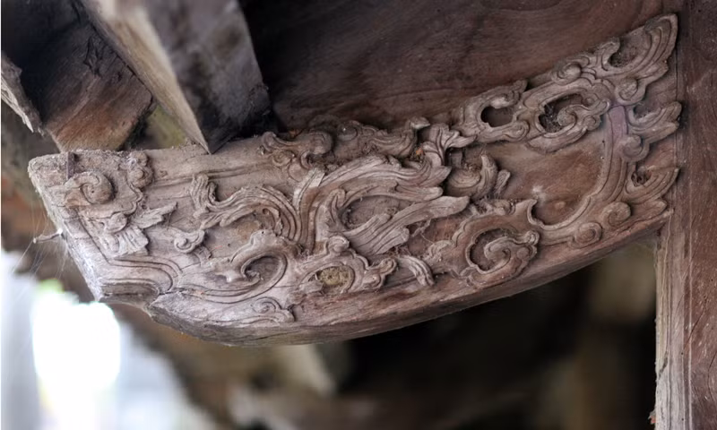 Phần đầu xà nhà in dấu sự tài hoa và thời gian