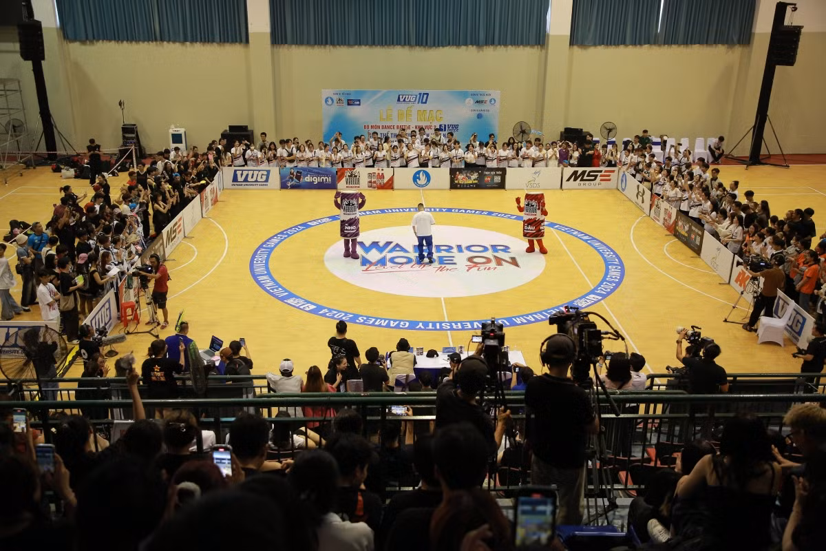 Dâu - Nho phân tranh trên sàn đấu Dance Battle. Dâu - Nho phân tranh trên sàn đấu Dance Battle.