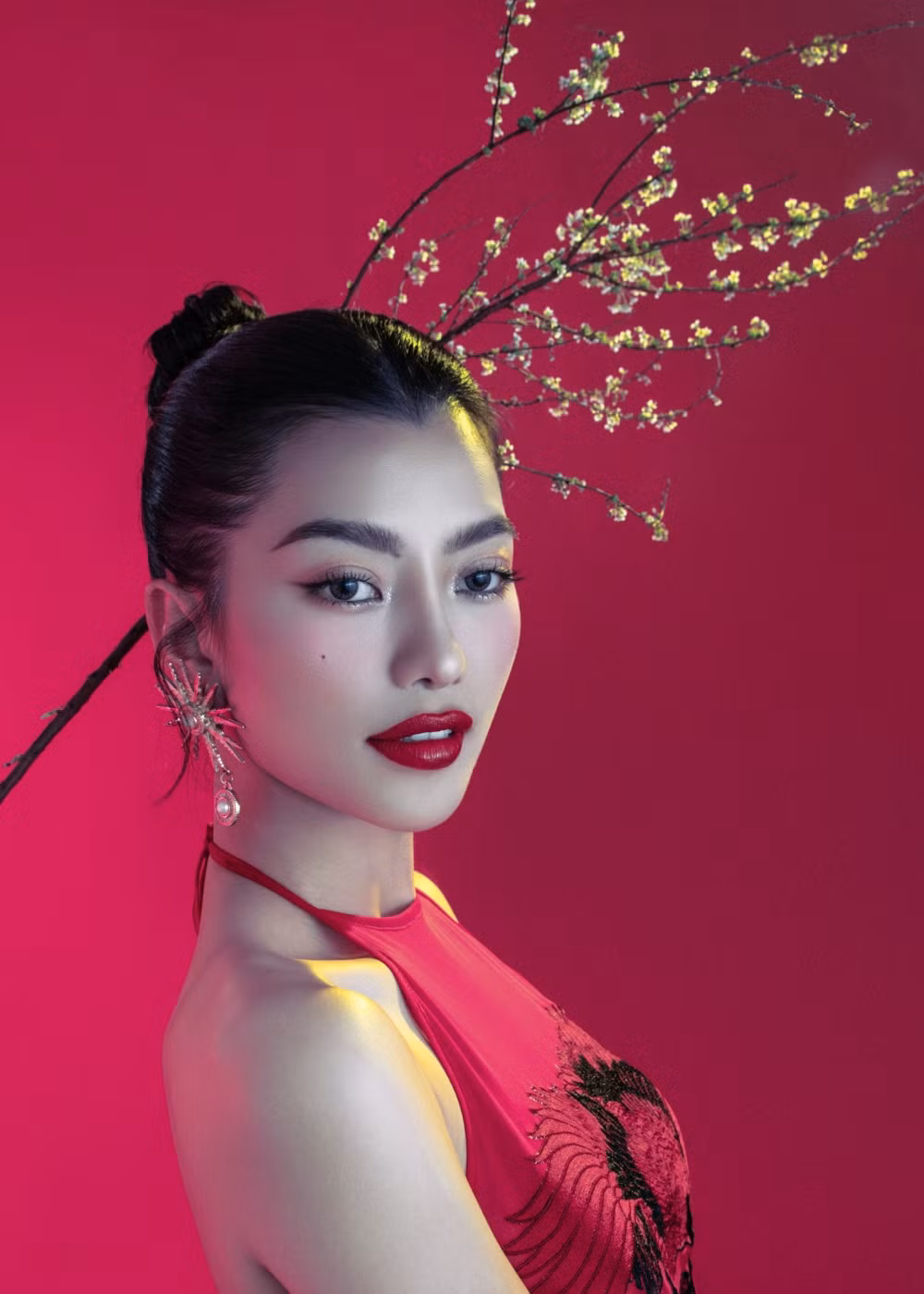 Á hậu Hoàng Thị Nhung