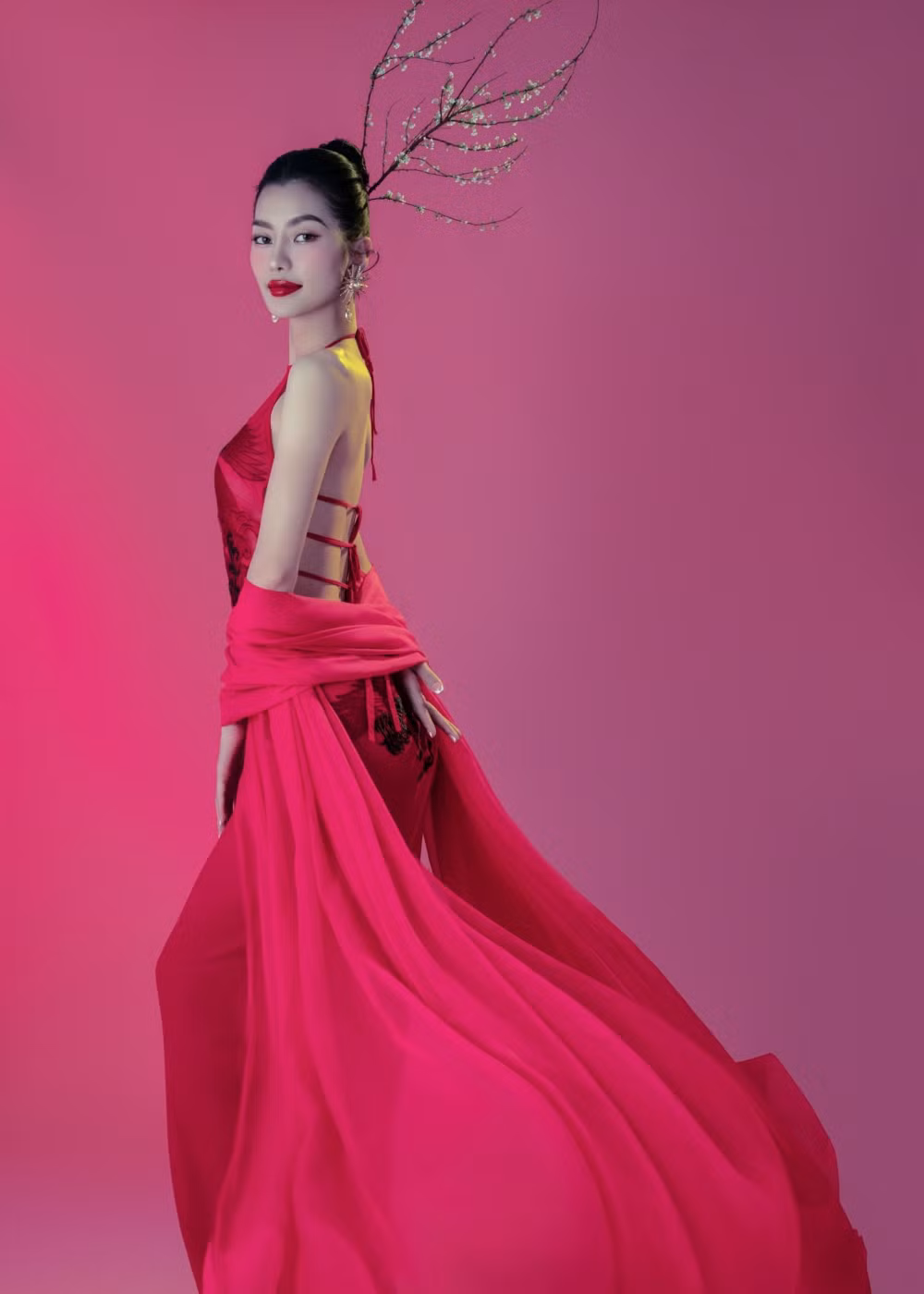 Á hậu Hoàng Thị Nhung