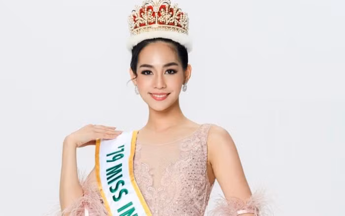 Đương kim Hoa hậu Quốc tế Sireethorn Leearamwat.