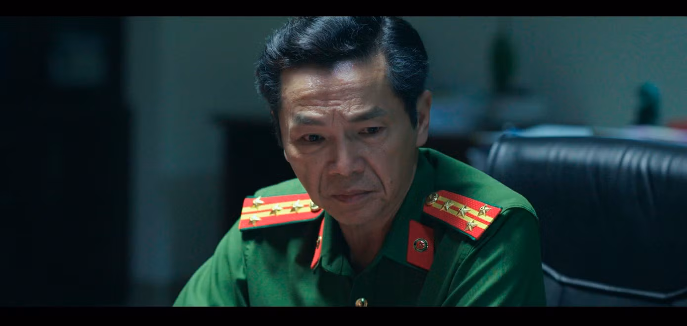 NSND Trung Anh vẫn chưa quen với vai công an. NSND Trung Anh vẫn chưa quen với vai công an.