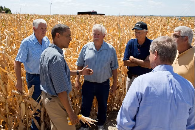 Ông Obama nói chuyện với những người nông dân tại Missouri, Iwo hôm 13/8/2012 khi tình trạng hạn hán đang diễn ra nghiêm trọng