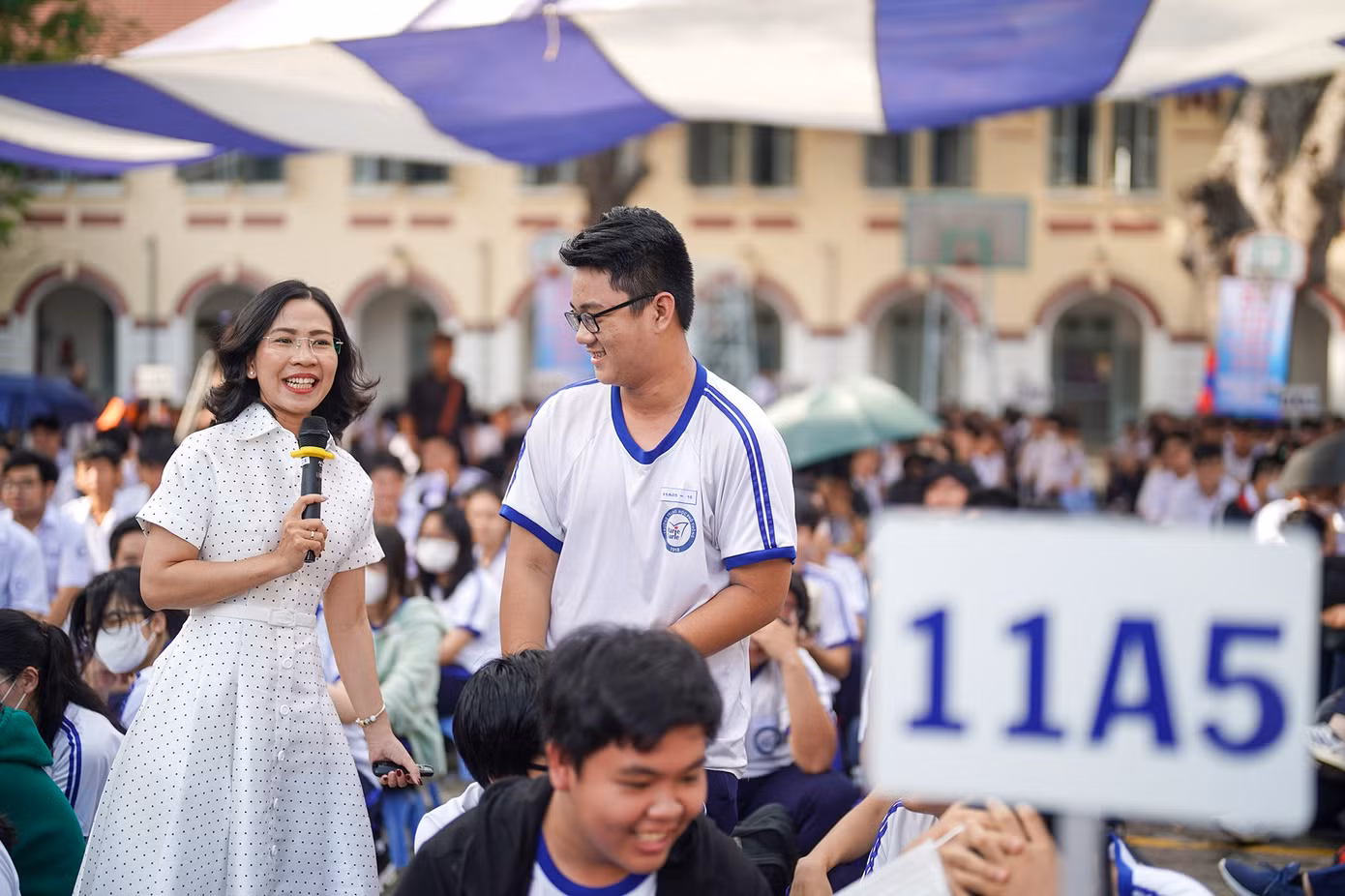 Cô Hồng Anh cùng trò chuyện với teen về cách nhận diện áp lực trong học tập.