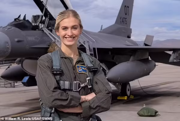 Marsh nói, các cô gái đều có thể phá vỡ các khuôn mẫu và theo đuổi ước mơ. Ảnh: William R. Lewis/ USAF/ SWNS.