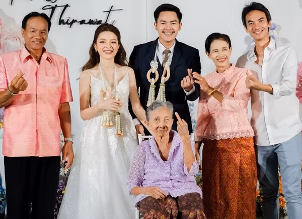 Hình ảnh khiến bà Tamsuan trở nên nổi tiếng. Ảnh: Adisorn.