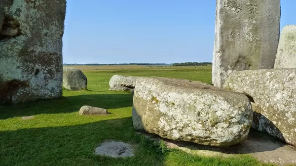 Đá Bệ thờ ở trung tâm của bãi đá Stonehenge. Ảnh: The Stones Of Stonehenge. Đá Bệ thờ ở trung tâm của bãi đá Stonehenge. Ảnh: The Stones Of Stonehenge.
