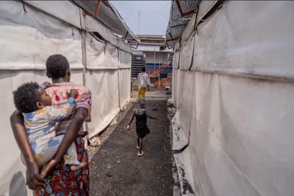 Congo đã trải qua nhiều cuộc khủng hoảng y tế. Ảnh: Moses Sawasawa/ AP.