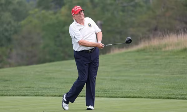 Ông Trump gần như không bao giờ lựa chọn quần jeans. Ảnh: Vincent Carchietta/ USA Today Sports. Ông Trump gần như không bao giờ lựa chọn quần jeans. Ảnh: Vincent Carchietta/ USA Today Sports.