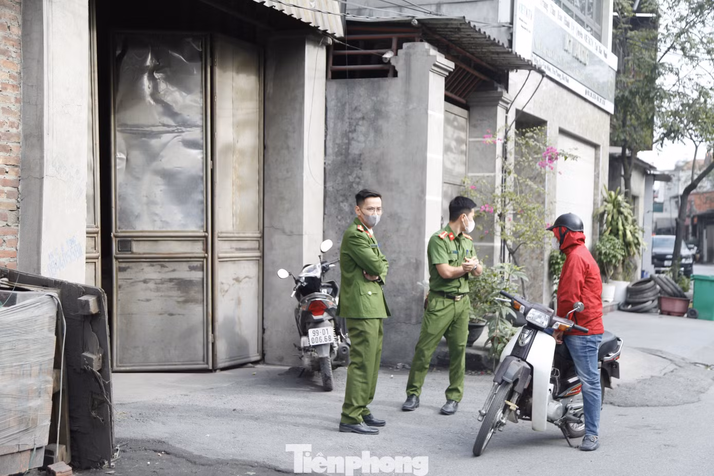 Công an tỉnh Bắc Ninh kiểm tra cơ sở sản xuất làng nghề. Ảnh: Nguyễn Thắng Công an tỉnh Bắc Ninh kiểm tra cơ sở sản xuất làng nghề. Ảnh: Nguyễn Thắng
