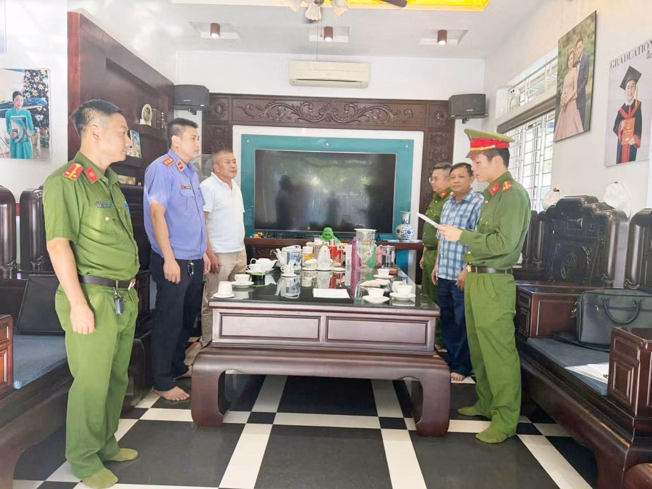 Cơ quan Công an tiến hành các hoạt động tố tụng với Hải. Cơ quan Công an tiến hành các hoạt động tố tụng với Hải.