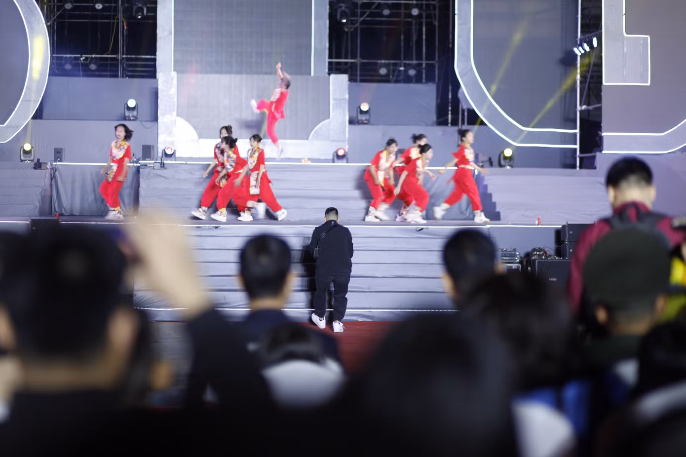 Một tiết mục văn nghệ tại chương trình nghệ thuật chào năm mới ở Quảng trường 3/2. Ảnh: Nguyễn Thắng Một tiết mục văn nghệ tại chương trình nghệ thuật chào năm mới ở Quảng trường 3/2. Ảnh: Nguyễn Thắng