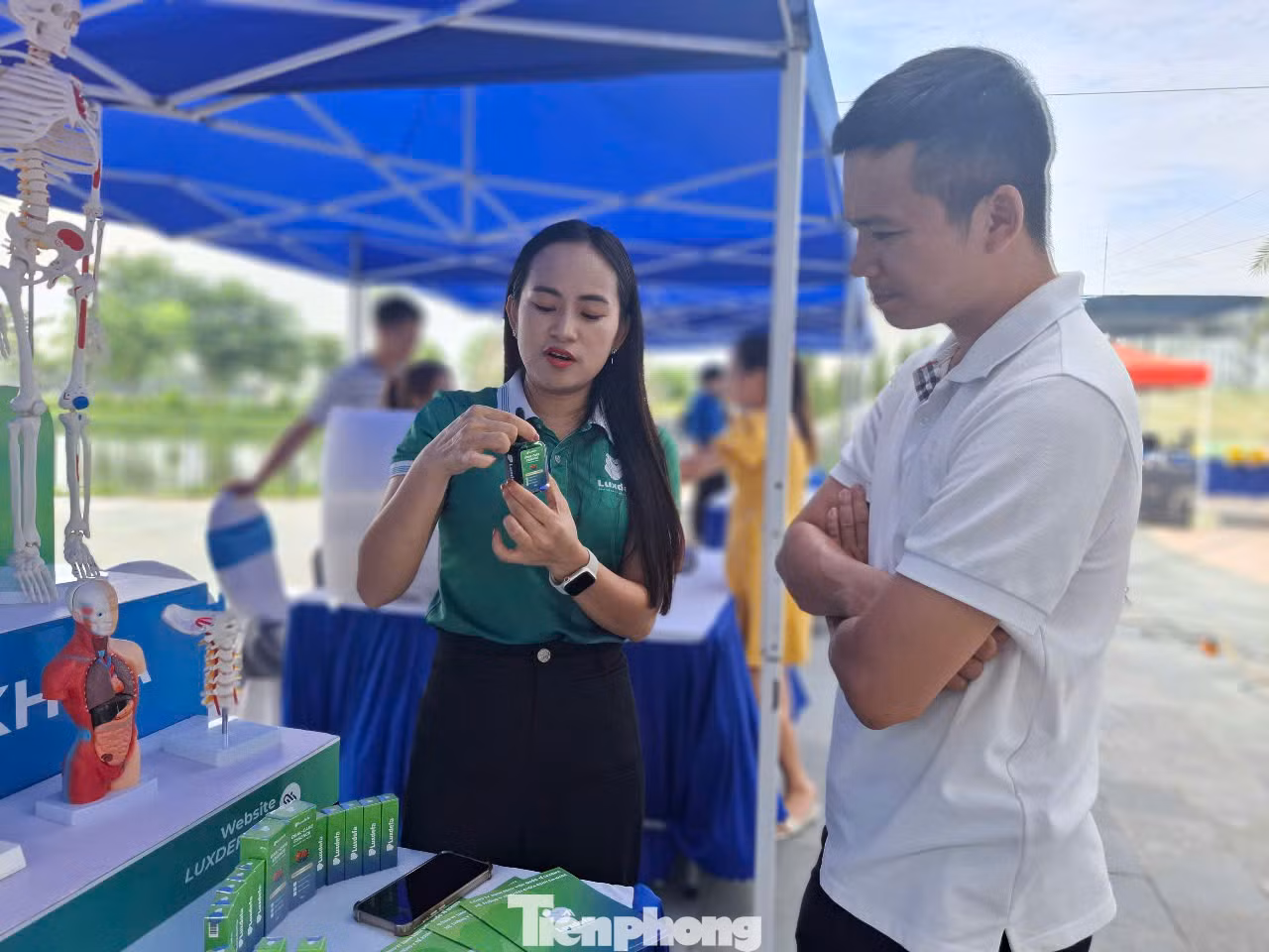 Một doanh nghiệp trình bày dự án khởi nghiệp sáng tạo. Ảnh: Nguyễn Thắng